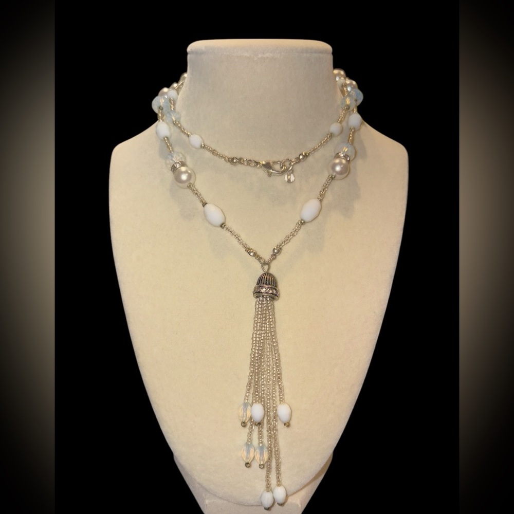 Seed bead iridescent faceted beads, pearls and silver tone tassel. JB1